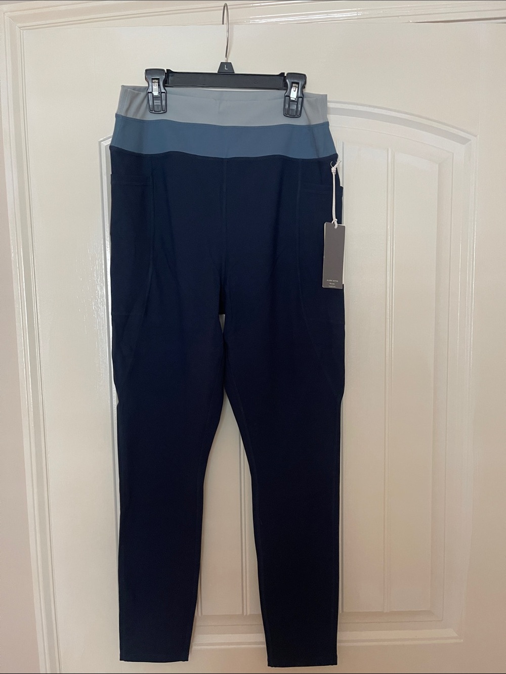NWT!  Z Supply Navy 3/4 Leggings with Two-Tone Blue Waistband and Pockets